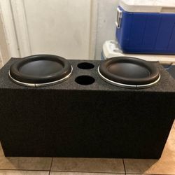 JL Audio 12W7  subwoofers with ported box  READ THE DESCRIPTION