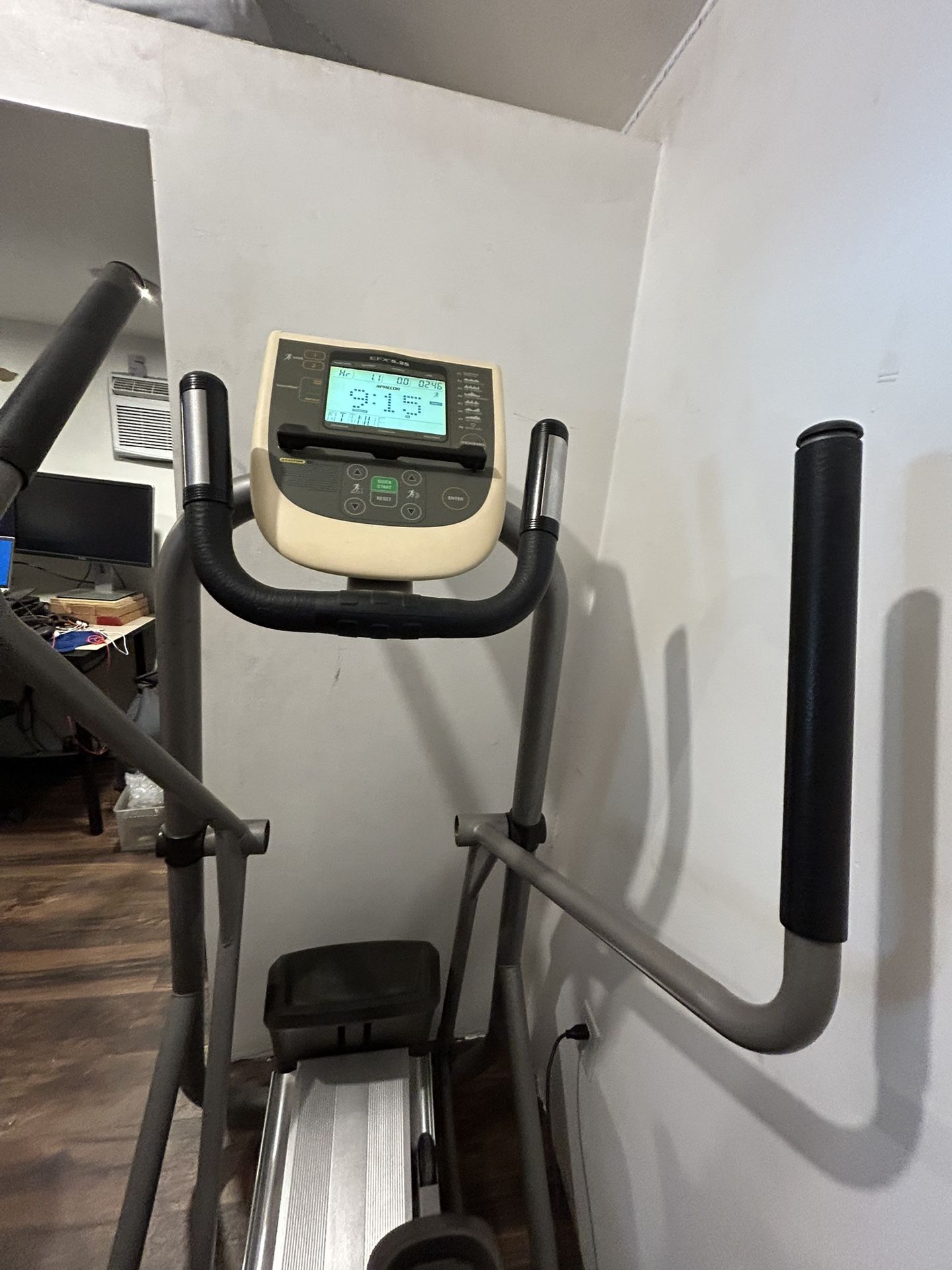 Elliptical Precor  EFX 5.25 