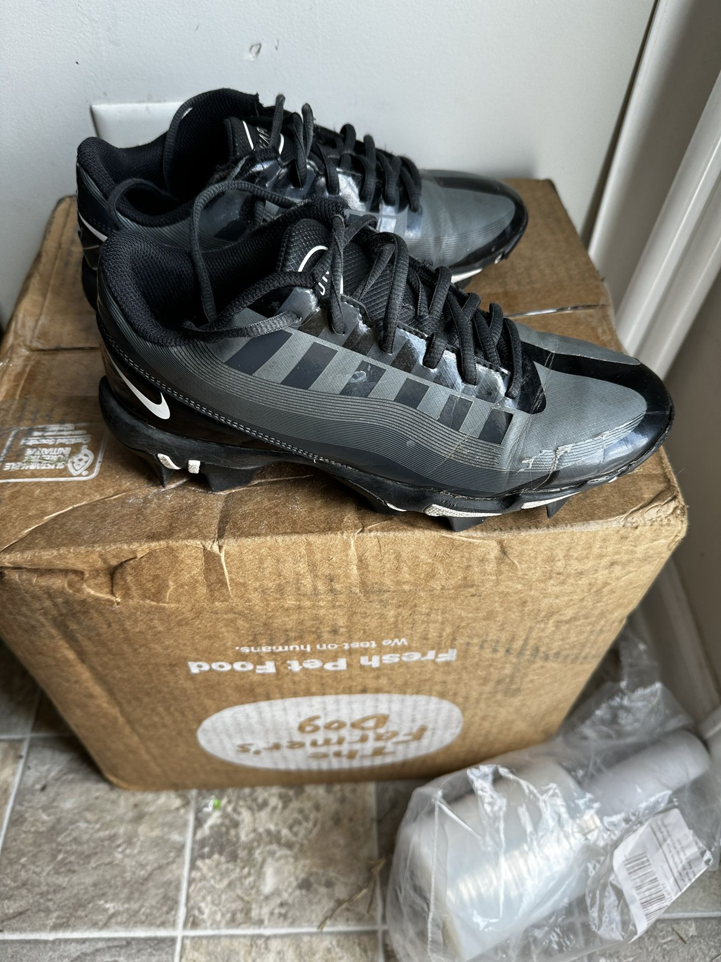 Nike Cleats Size 6