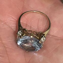 Beautiful 10k Gemstone Ring
