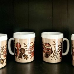 Thermo- Serv Vintage Mugs