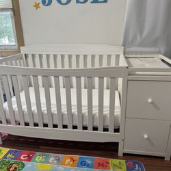 White Crib With Drawers And Storage