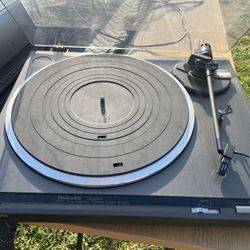 Audio Technics Turntable