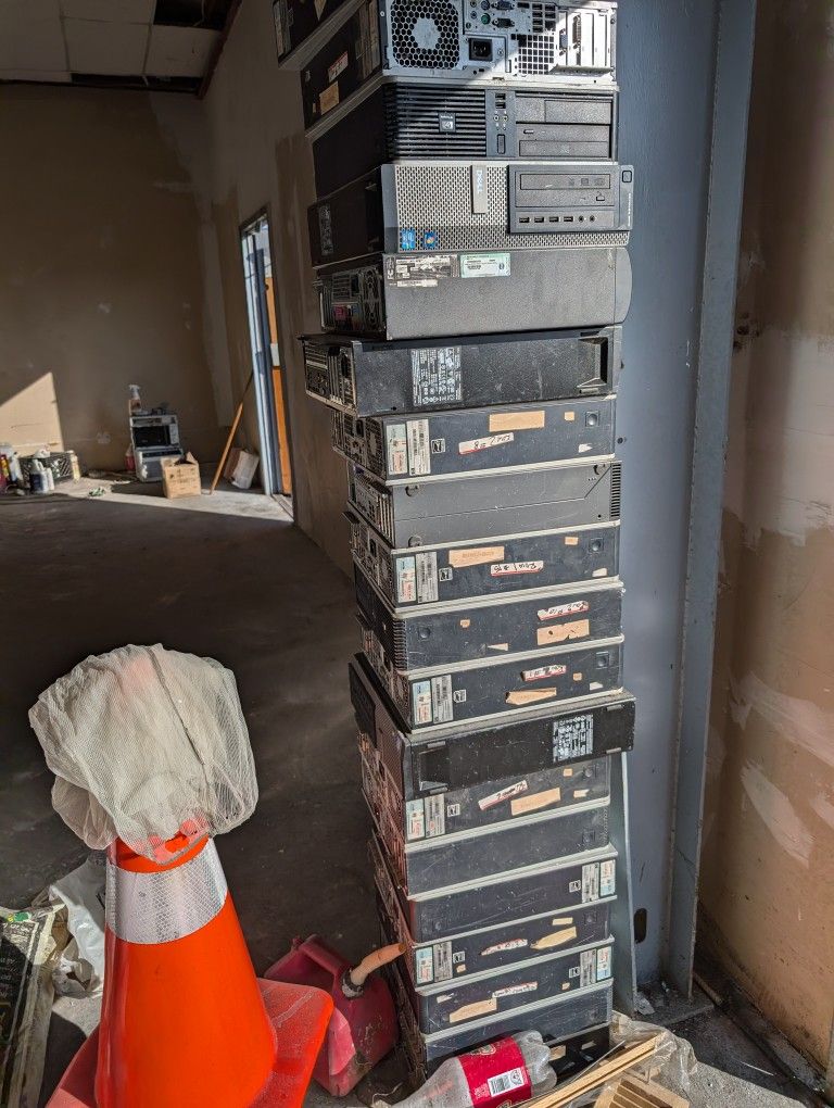 Whole Bunch Of Computer For Parts