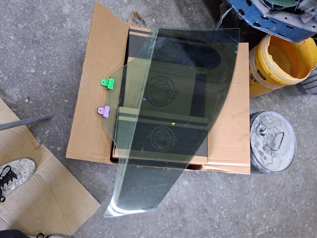 Doors Left Side Front And Rear Doors Glass,regulators, Handles,hardware For The Doors