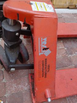 Vestil Heavy-Duty Manual Pallet Jack