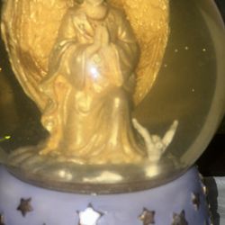 Carlton Cards Angel Snow Globe - Works - Plays Hark The Herald Angels Sing
