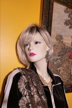 Blond rooted wig