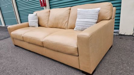 FREE DELIVERY!!! Crafters & Weaver "Argento" Top Grain Leather Sofa ($2.8K Retail...60% OFF!!!)