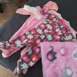 4 Cozy And Comfortable Baby Onesies And 1 Comfortable Blanket