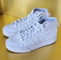 Womens 7.5 Adidas Bravada Shoes