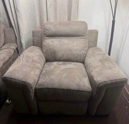 Two matching recliners