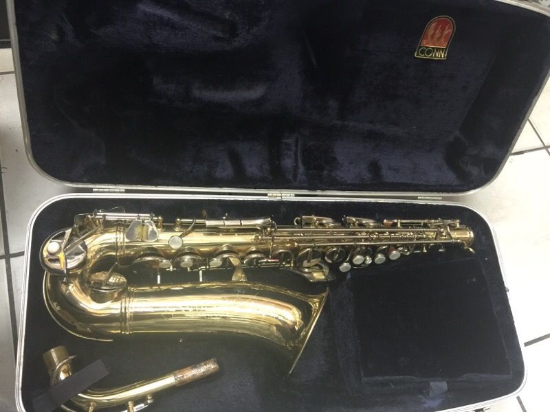 Conn saxophone! With case