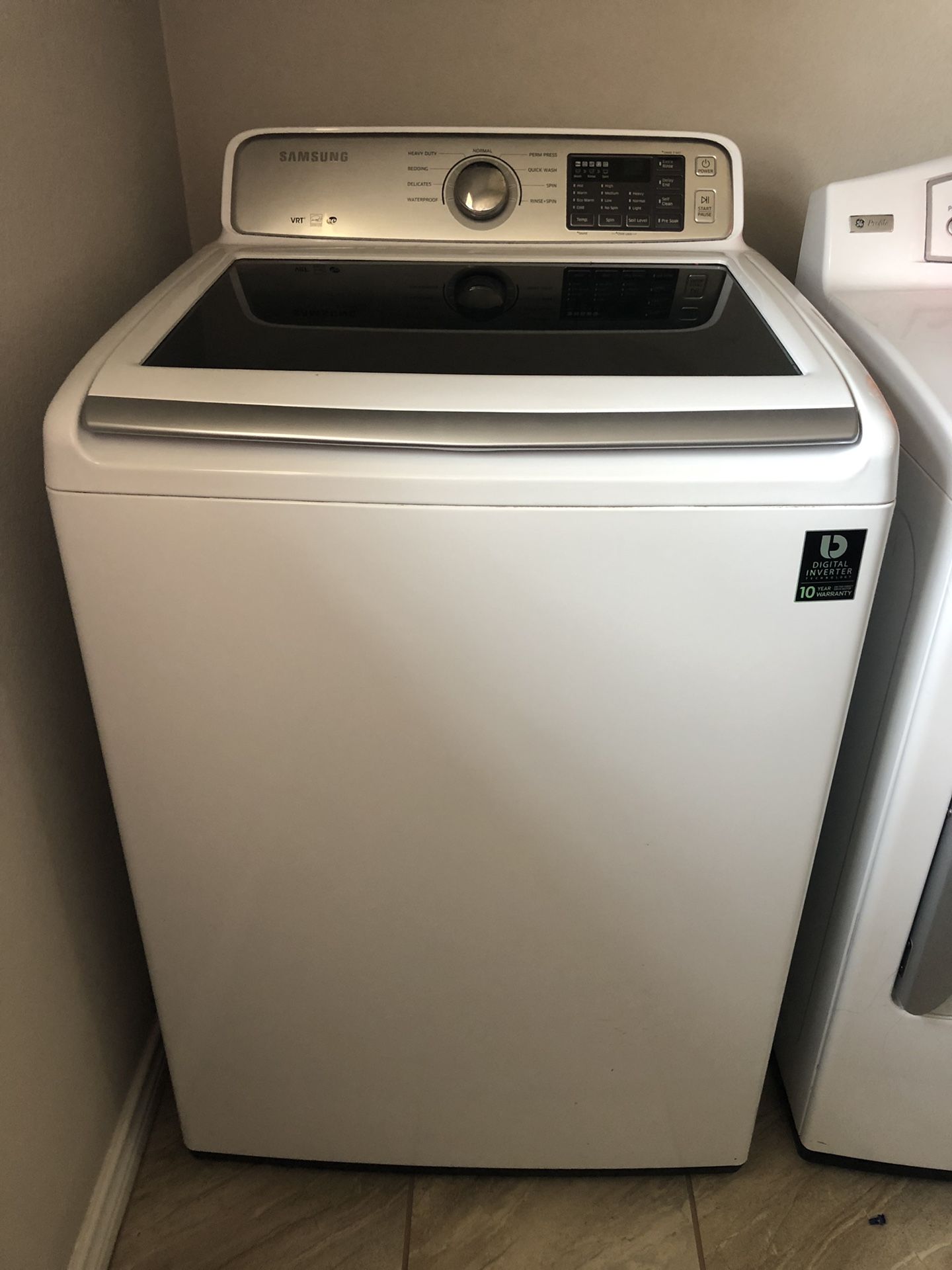 Samsung Washer (Can hold king size comforter) for Sale in Boyd, TX