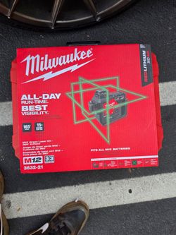 Milwaukee M12 green laser 360° 3-plane laser kit
