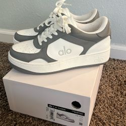 Alo Women’s 7.5, Men’s 6