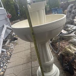 Fountain solar powered, brand new, Renton