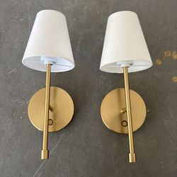 Wall mounted rechargeable lamps