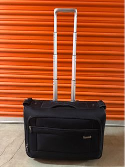 Samsonite luggage rolling