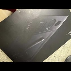 Wacom Intuos Pro Pen and Touch Large Tablet