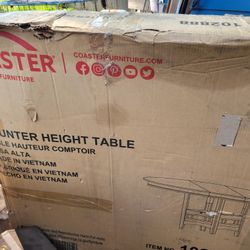 New Dining Room table w/ 4 chairs NIB