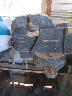 Heavy Duty Cast Iron Bench Vise