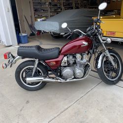 Motorcycle 81 Honda Cb 750/4 Custom