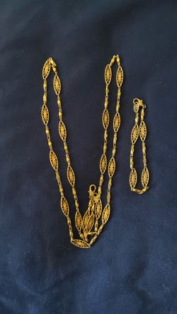 30” Gold Avon Necklace Set With Matching 7” Bracelet 