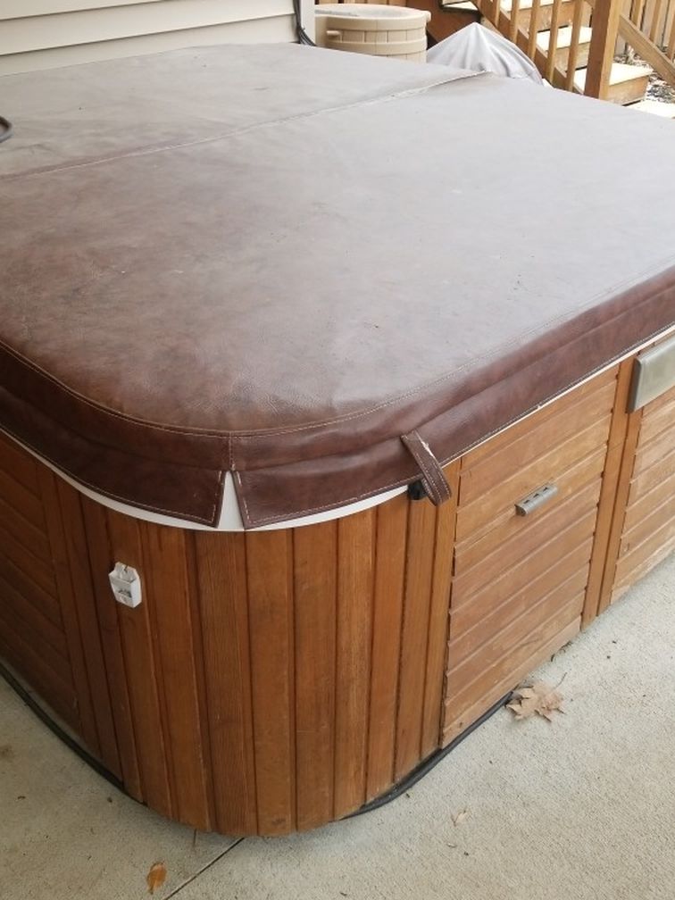 Use Hot Tub For Free .must Come Get It.no Coming to See If You Went It .needs Cover And Heater