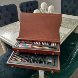 Portable Art Case With In-built Sheet Holder