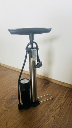 Bike floor pump with pressure gauge