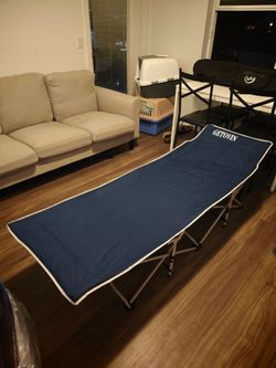 Portable folding camp bed