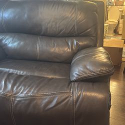 Leather electric recliner still good condition only $60