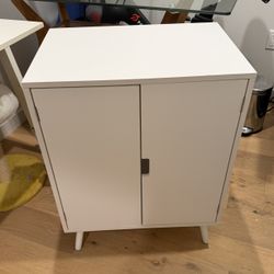 LITTER BOX CABINET - lightly used, looks new