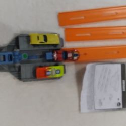 Hot  Wheels Flip Launch Stunt Set