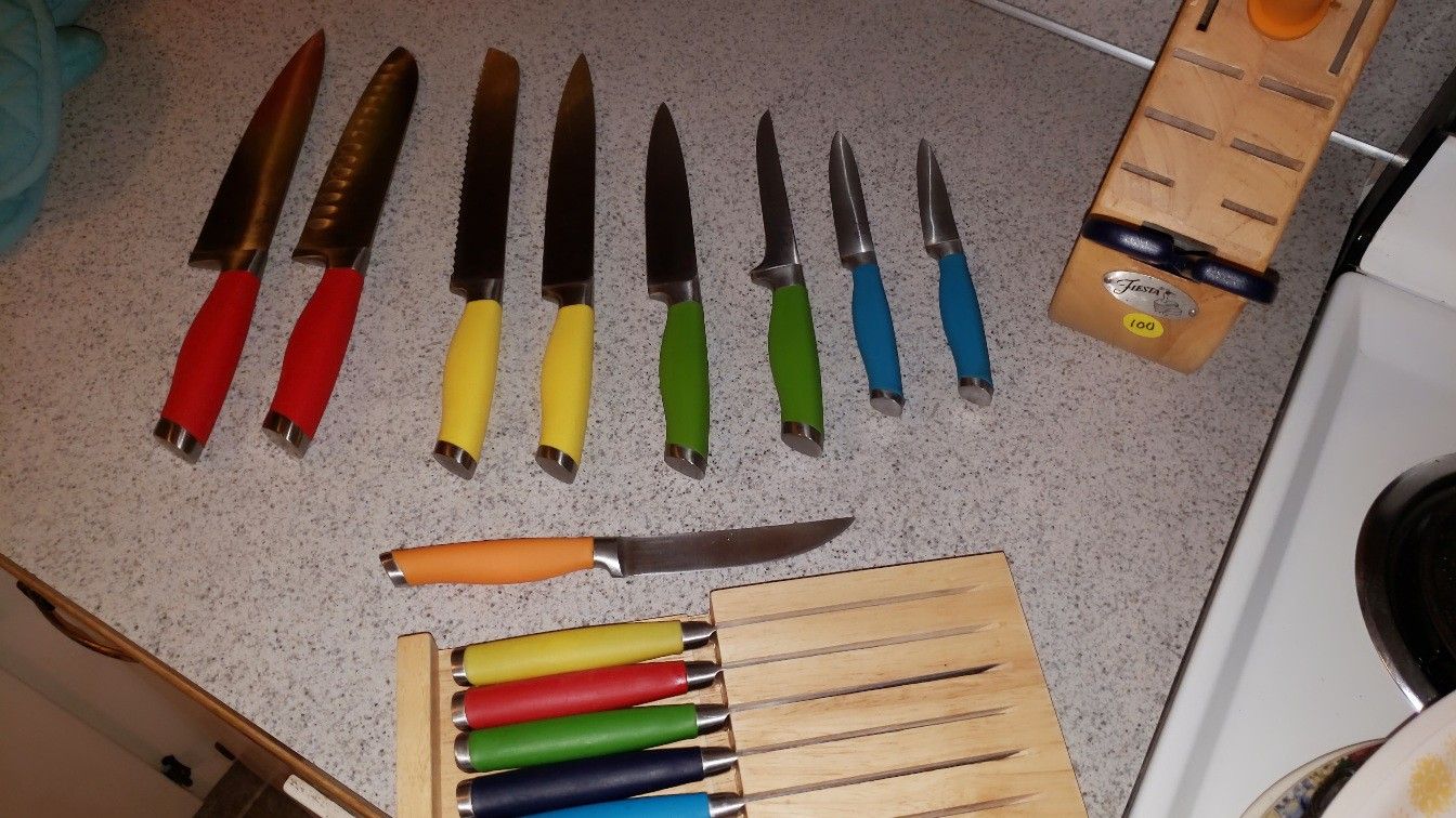 Fiestaware knife set with 6 steak knife
