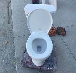 American standard Toilet- Bemis slow Seat