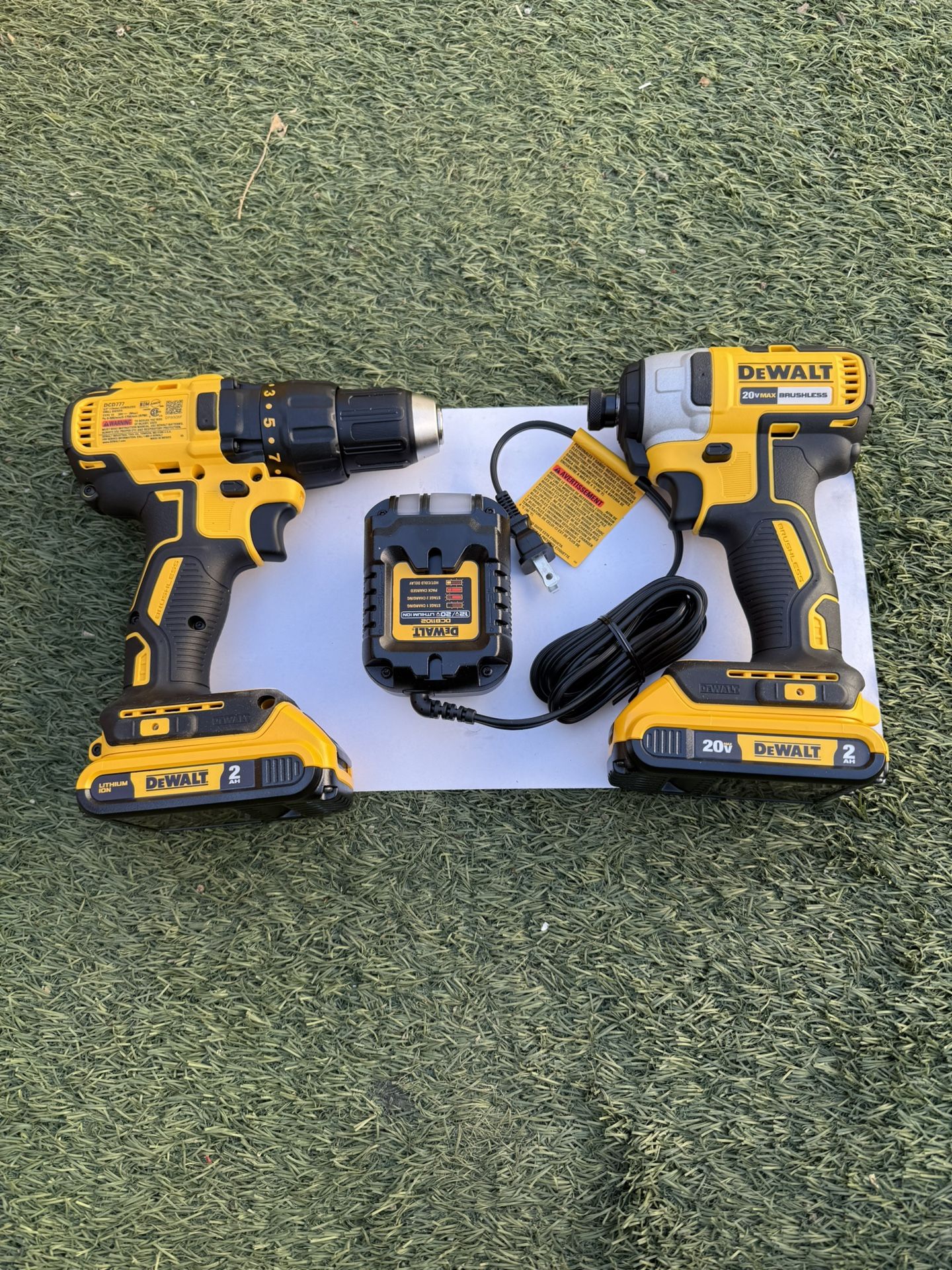 DEWALT ATOMIC 20-Volt MAX Lithium-lon Cordless Combo Kit (2-Tool) with (2) 2.0Ah Batteries, Charger