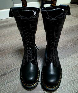 Dr. Martens Hanley Black Luxor Boot