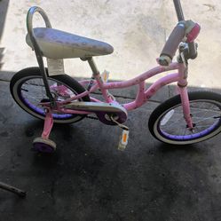 Bicicleta tiene aire de niñas $25 cada una each