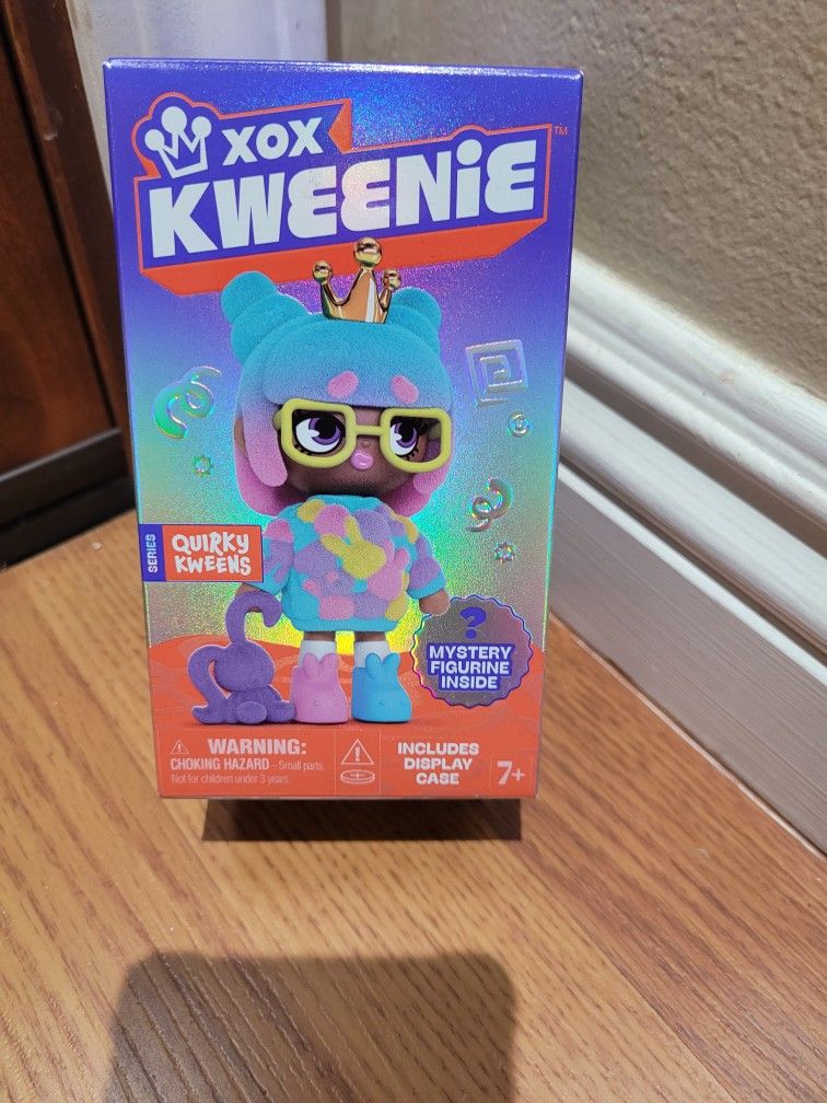XOX KWEENIE! SERIES QUIRKY KWEENS! MYSTERY FIGURINE WITH DISPLAY CASE! BRAND NEW FACTORY SEALED!