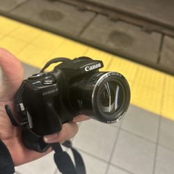 Camela Canon In Perfect Condition Brings Battery And Charger 180 $