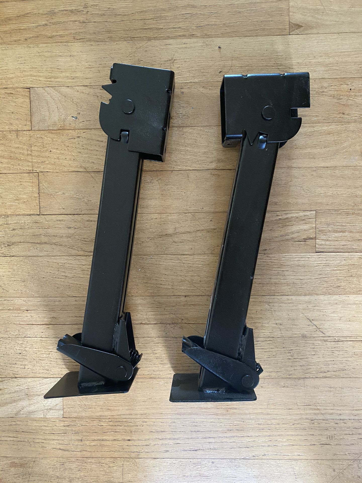 7” Rear stabilizers for RV- Brand new! 