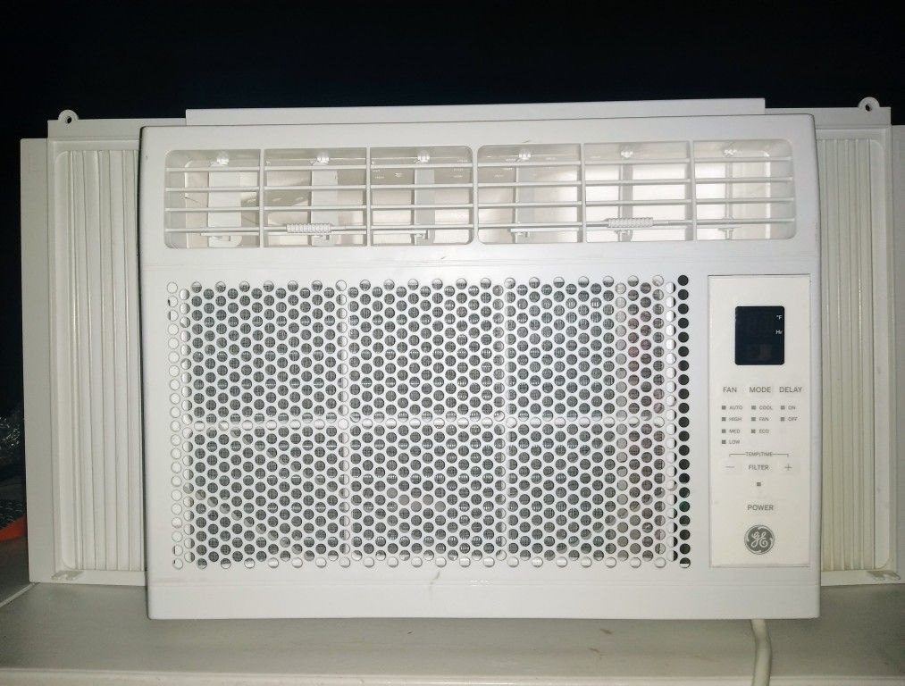 GE - 250 Sq. Ft. 6,000 BTU Window Air Conditioner Ac