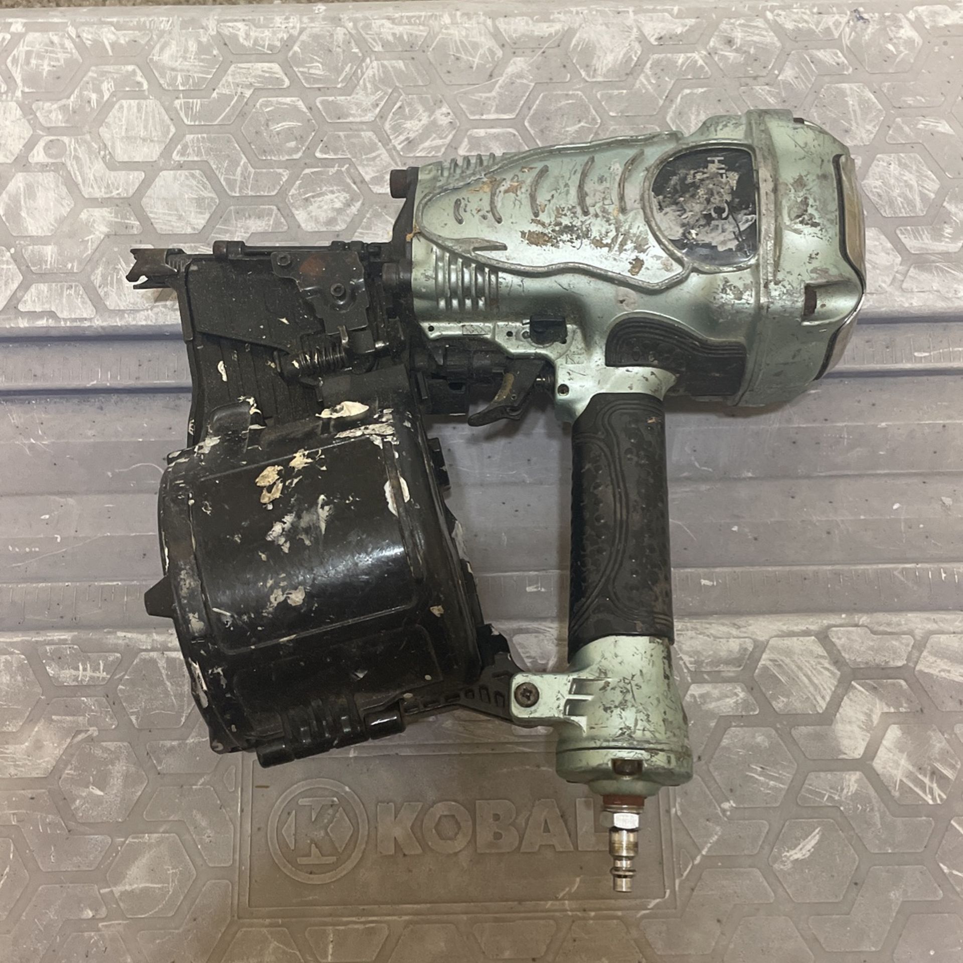 Hitachi NV90AG(S) - 3-1/2" Pneumatic Coil Nailer