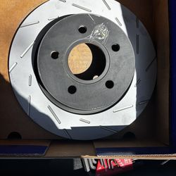 Rear rotor and brake pads set 
