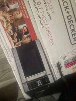 Black+Decker 0.7 Cu Ft Microwave Oven