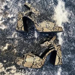 Snakeskin Platform Zara Heels 8.5 NEW
