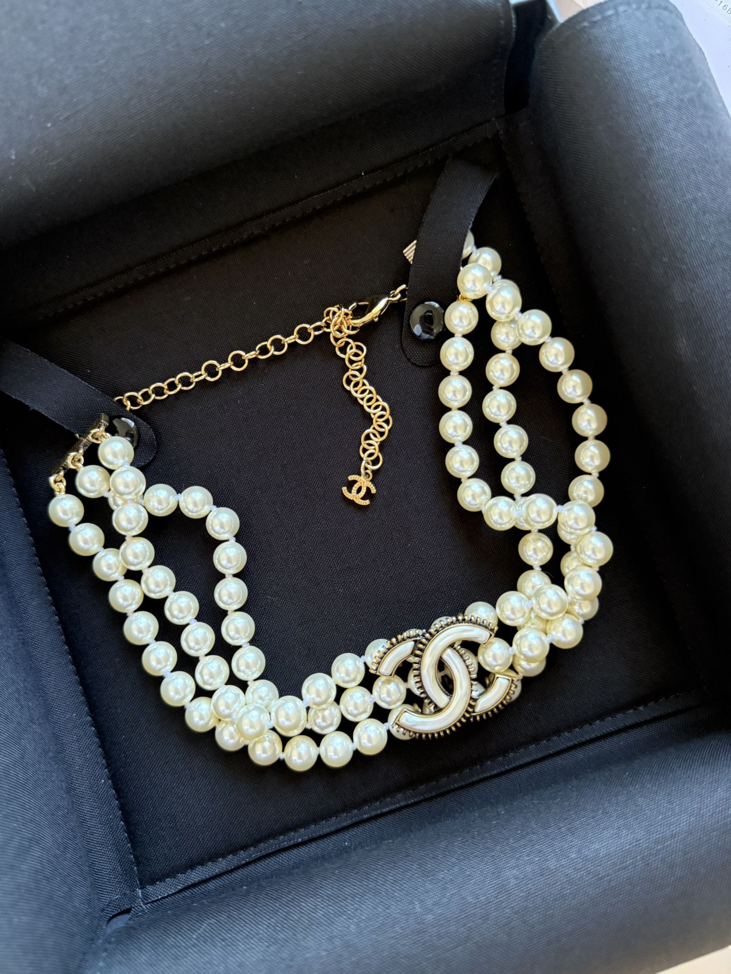 Chanel choker pearl