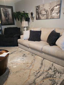 In excellent condition comfy couch